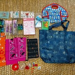 100円ディズニーまとめ売り☆文具、玩具、バック、バンダナなど