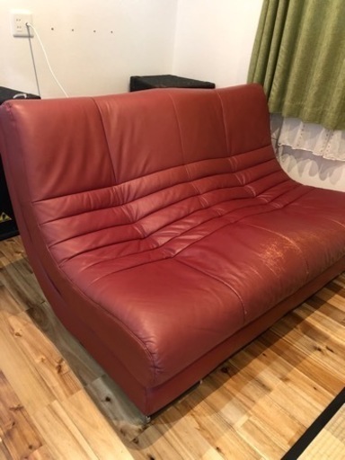 赤革のソファー シンプルな心地良さ アーバンモダンデザインレザー