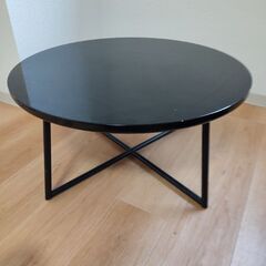 ラウンドテーブル、ブラック