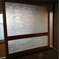 昭和40年代の型板ガラス　木枠窓