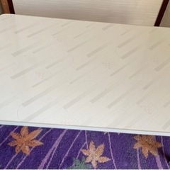 【決まりました】白い折りたたみテーブル