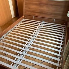 IKEA クイーンサイズベッド(NYVOLL)フレーム差し上げます。