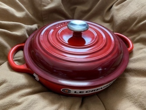 LE CREUSET ル・クルーゼ 両手鍋 ホーロー 22cm 2.2L チェリーレッド ...