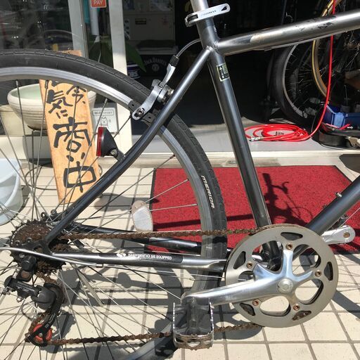 ガンメタリックのクロスバイク とても綺麗です