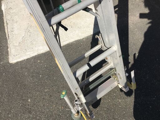 3連折り畳み 伸縮はしご 全長約7m30cm メーカー不明 中古品 3連折り畳み 伸縮はしご 全長約7m30cm メーカー不明 中古品