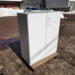 豊国工業　３段引違扉書庫『中古美品、小傷あり』　【リサイクルショップサルフ】 豊国工業 3段引違扉書庫『中古美品、小傷あり』 【リサイクルショップ