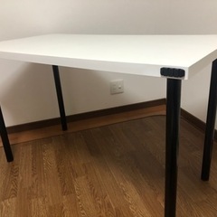 【IKEA】の机