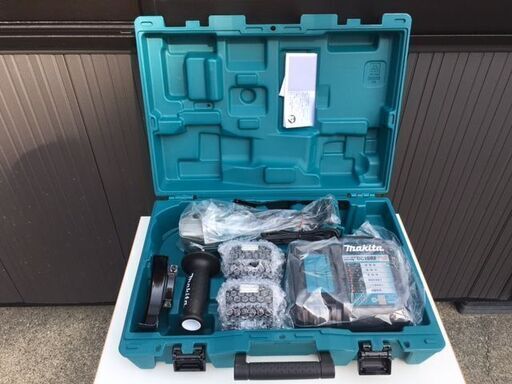 【新品・未使用品】 makita（マキタ）　充電式ディスクグラインダ/スライドスイッチタイプ　18V GA504DRGXN　バッテリ6.0Ａh×2本＋充電器