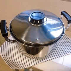 決まりました✧両手鍋(大)  蒸し器付き