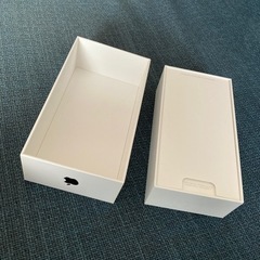 iPhone SE付属の純正充電器、イヤフォン