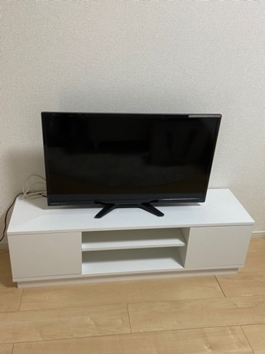 テレビ32型、テレビ台、収納、掃除機、テーブル