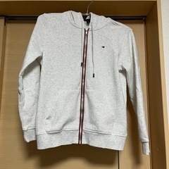 TOMMY HILFIGER  パーカー　Sサイズ