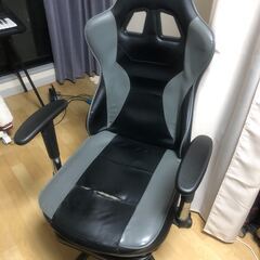 ゲーミングチェア　原価13000円　シートクッション少し破れ