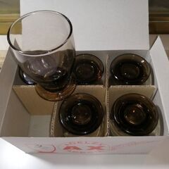 コーヒーカップ、ティーカップ、ソーサー、グラス、ミルクピッチャー、ケーキ皿、シュガーポットなど　1/6ページ