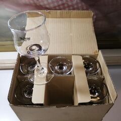 コーヒーカップ、ティーカップ、ソーサー、グラス、ミルクピッチャー、ケーキ皿、シュガーポットなど　2/6ページ