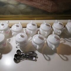 コーヒーカップ、ティーカップ、ソーサー、グラス、ミルクピッチャー、ケーキ皿、シュガーポットなど　2/6ページ