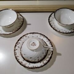 コーヒーカップ、ティーカップ、ソーサー、グラス、ミルクピッチャー、ケーキ皿、シュガーポットなど　3/6ページ