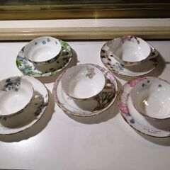 コーヒーカップ、ティーカップ、ソーサー、グラス、ミルクピッチャー、ケーキ皿、シュガーポットなど　3/6ページ