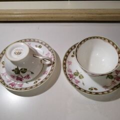 コーヒーカップ、ティーカップ、ソーサー、グラス、ミルクピッチャー、ケーキ皿、シュガーポットなど　4/6ページ