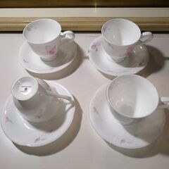 コーヒーカップ、ティーカップ、ソーサー、グラス、ミルクピッチャー、ケーキ皿、シュガーポットなど　6/6ページ