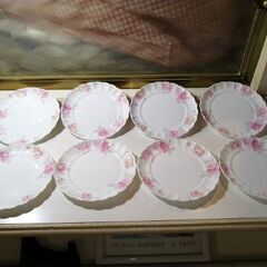 コーヒーカップ、ティーカップ、ソーサー、グラス、ミルクピッチャー、ケーキ皿、シュガーポットなど　6/6ページ