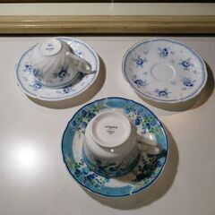 コーヒーカップ、ティーカップ、ソーサー、グラス、ミルクピッチャー、ケーキ皿、シュガーポットなど　6/6ページ