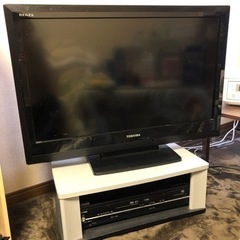 液晶テレビとテレビ台とDVD &VHSレコーダー