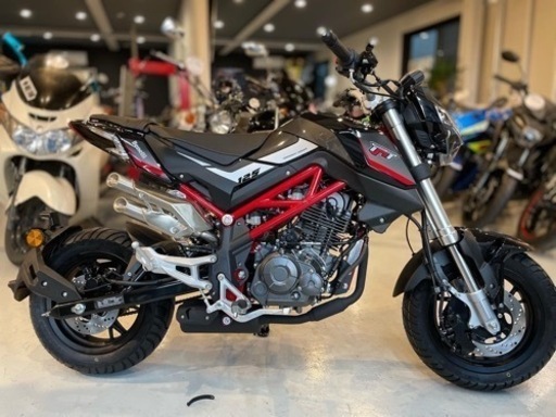 新車　ＢＥＮＥＬＬＩ　ＴＮＴ１２５　ブラック入荷　正規代理店　メーカー保証２年メーカーバッテリー保証１年付き