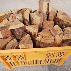 薪です‼️針葉樹❗２年乾燥🔥コンテナ一杯分