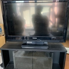 東芝の液晶テレビ（22インチ）とテレビ台