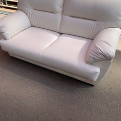 【ネット決済】オシャレなかわいい白のソファー
