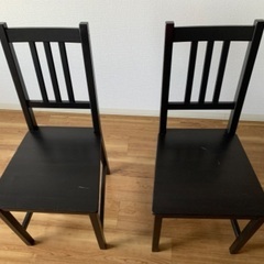 2脚　木製黒の椅子　