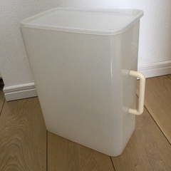 お米（５キロ）の保存容器