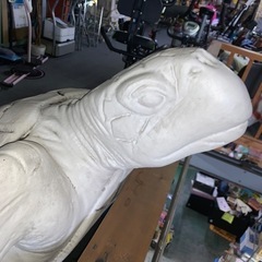 店のディスプレイに 亀のオブジェ 大型