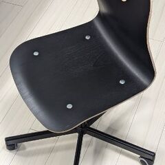 シンプルデザインの椅子です