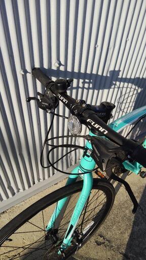 クロスバイク 前後ディスクブレーキ 3×7段変速 700×25c