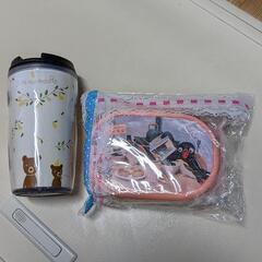 プラスチックタンブラーとランチボックス