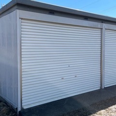 イナバ物置シャッター付　奥行3m幅6m