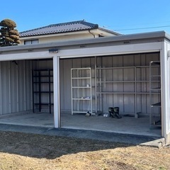イナバ物置シャッター付　奥行3m幅6m