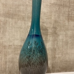 九谷焼き　水色のグラデーション花瓶