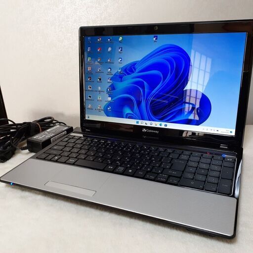 【取引中です】Gateway　15インチノート　SSD搭載　Webカメラ　Wi-Fi　マルチ　Windows11