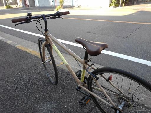 中古自転車１９１２　 前後タイヤ新品！　クロスバイク　７００×３２C　６段ギヤ　ワイヤー錠　ライトは付属していません 中古自転車1912 前後タイヤ新品！ クロスバイク 700×32C 6段