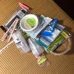 プラスチックコップ　割り箸　ストロー