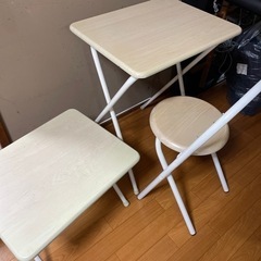 【中古】折り畳み机(大小)と椅子