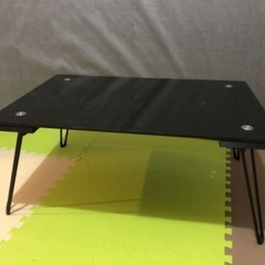 黒いテーブル（強化ガラス）