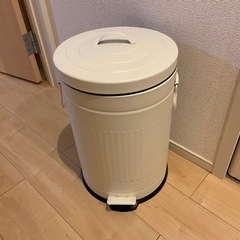 取引決定】ニトリ　ペダル　ゴミ箱　12L