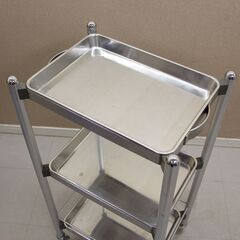 ステンレスワゴン 3段 カート 運搬 台車 作業台 キャスター付き 理容 美容 タカラベルモント SR-DSW ② (J1033kmkY)