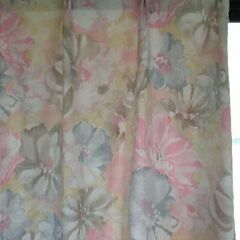 中古　ピンク系　花柄カーテン　2枚セット