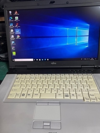富士通　LIFEBOOK　E780/A　FMVNE2VL　高解像度液晶　いい感じ！