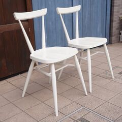 イギリスercol(アーコール)社のスタッキングチェア2脚セットです。ホワイトのペイントが愛らしいダイニングチェア。英国らしい洗練されたデザインは北欧スタイルにもおススメです♪CC106